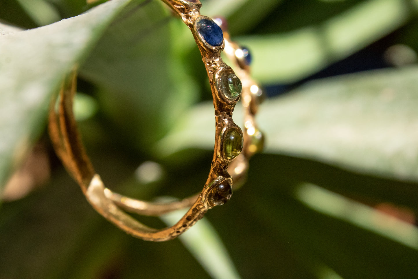 Cárites. Arracadas con gemas