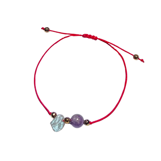 Intuición Mística. Pulsera de hilo rojo con labradorita y amatista