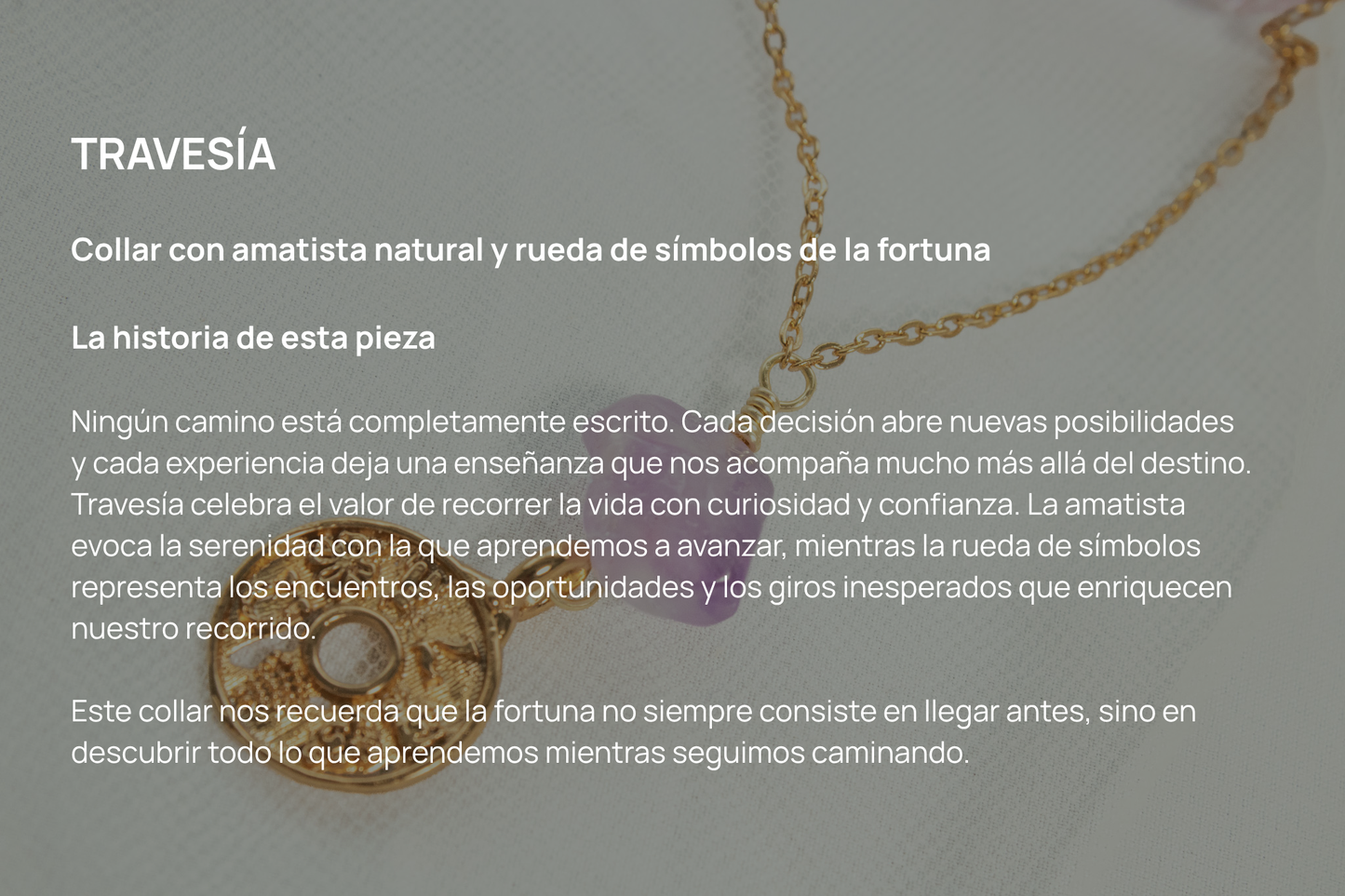 Travesía. Collar con amatista natural y rueda de símbolos de la fortuna.
