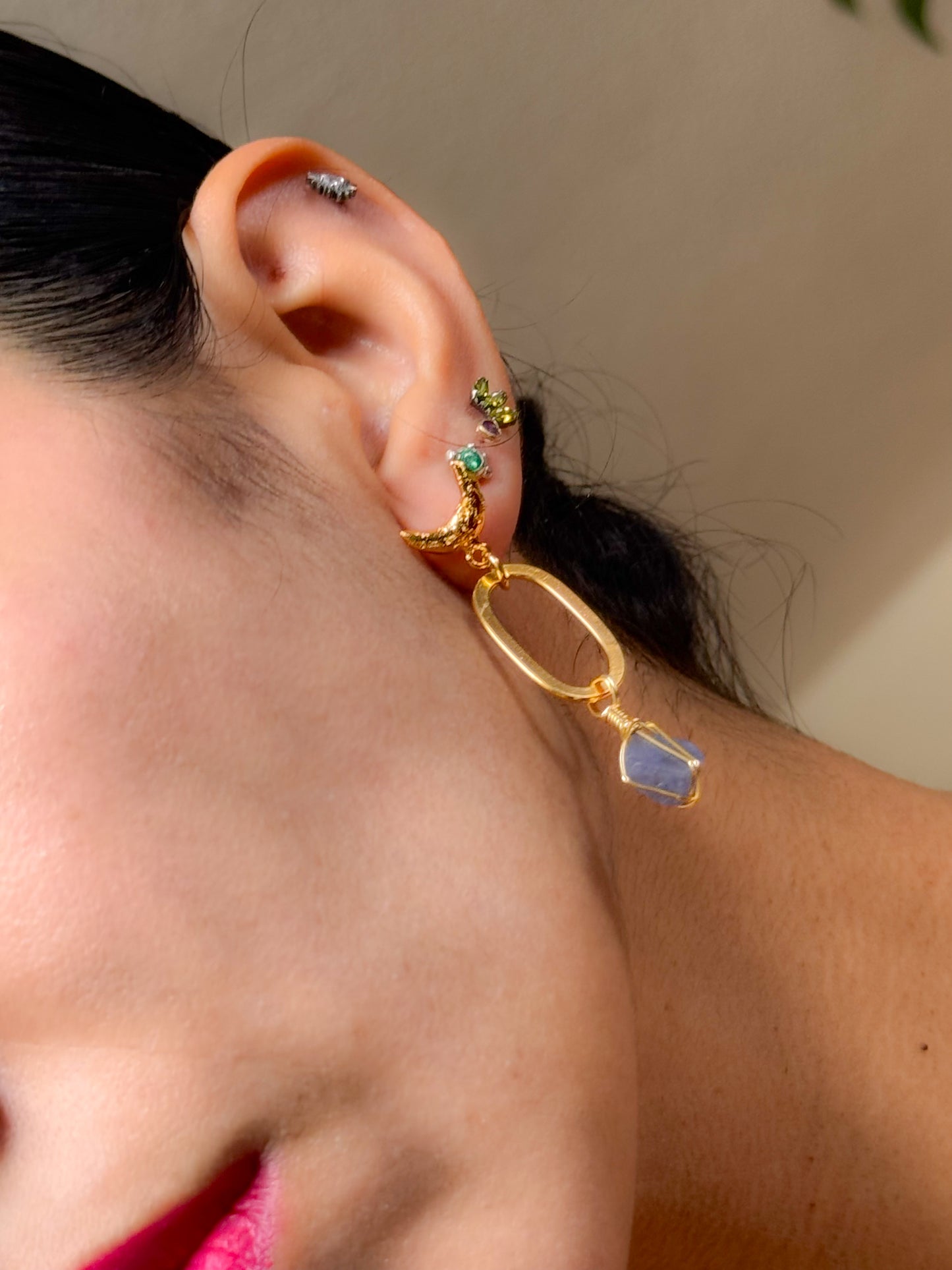 Expression. Earrings with tanzanite