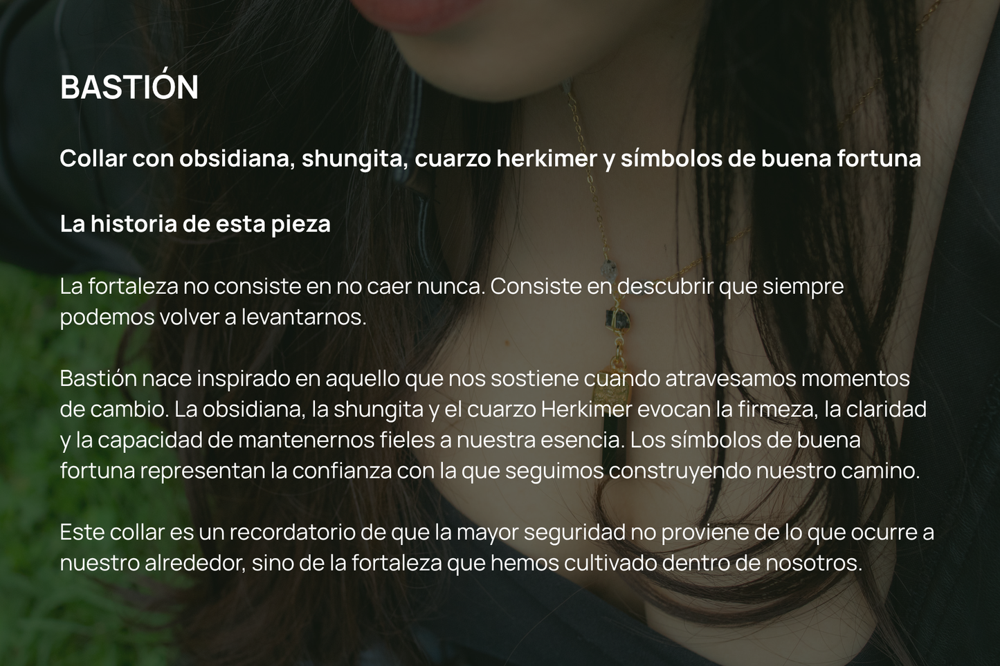 Bastión. Collar con punta de obsidiana, shungita, cuarzo herkimer y símbolos de buena fortuna