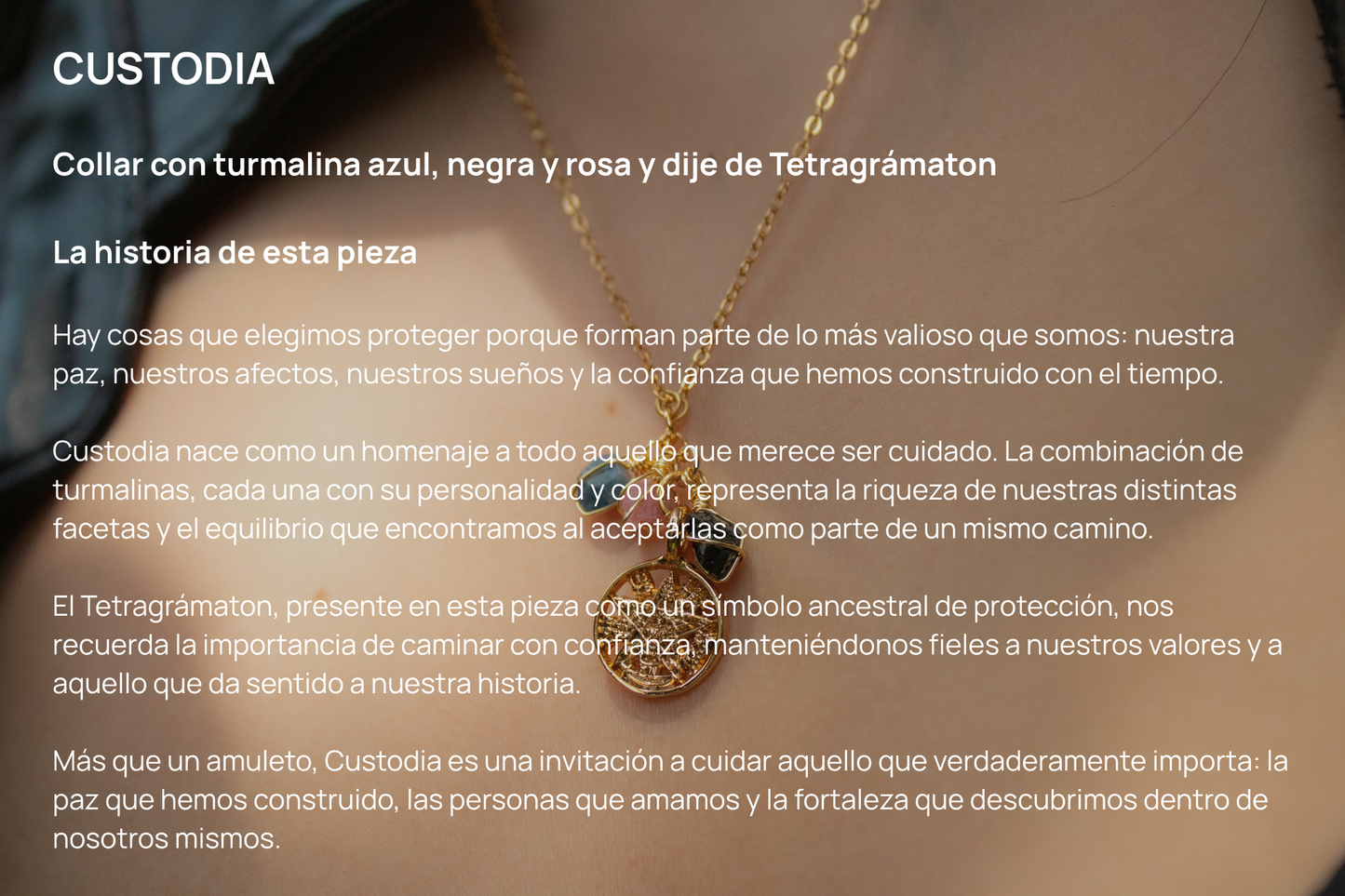 Collar con turmalina azul, negra y rosa y dije de Tetragrámaton