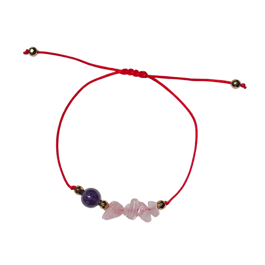 Armonía Interior. Pulsera de hilo rojo con cuarzo rosa y amatista
