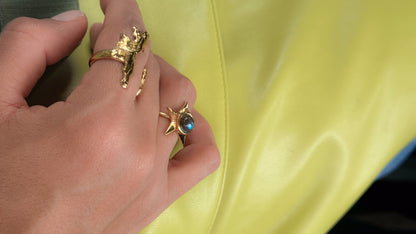 Albor. Anillo con labradorita natural y estrella