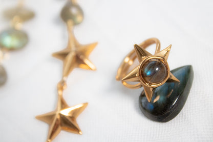 Albor. Anillo con labradorita natural y estrella