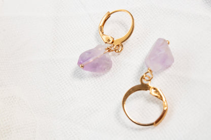 Pausa. Aretes con amatista natural