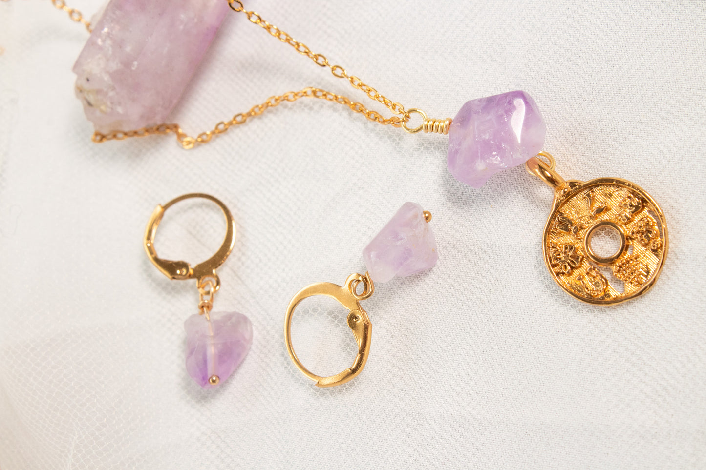 Pausa. Aretes con amatista natural