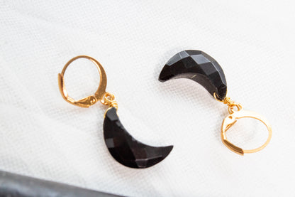 Nocturna. Aretes con luna de ónix.