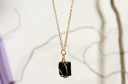 Canek. Collar minimalista con turmalina negra