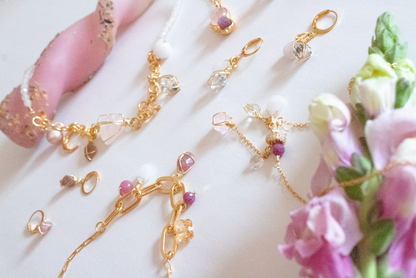 Fuego. Collar con turmalina, jade, cuarzo rosa y rubí