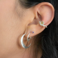 Cascada. Ear cuff con cabujón de piedra preciosa. Peridoto, granate, rodolita, topacio o amatista.
