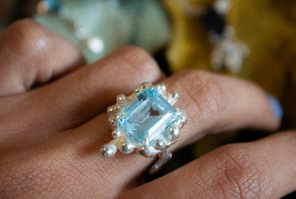 Ánima. Anillo de topacio