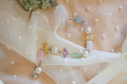 Tonantzin. Pulsera con aguamarina, cuarzo rosa, amatista, cuarzo citrino y perla de concha.