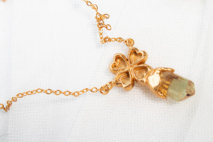 Fortuna. Collar con apatito amarillo natural y trébol
