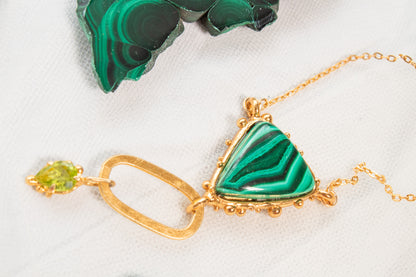 Ascenso. Collar con malaquita y peridoto