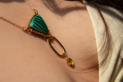 Ascenso. Collar con malaquita y peridoto