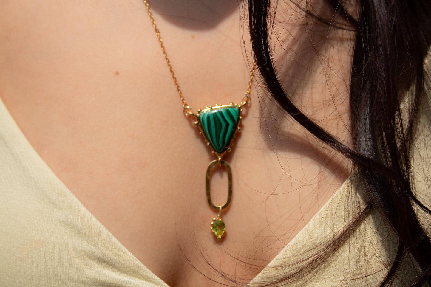 Ascenso. Collar con malaquita y peridoto