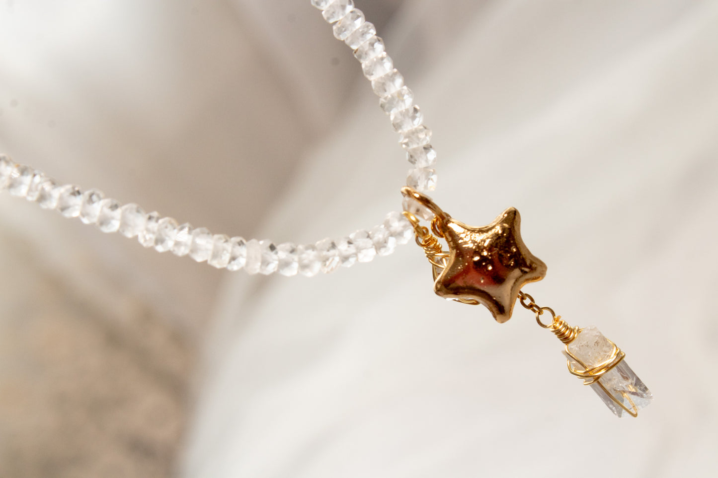 Primer Cielo. Collar con cuarzo blanco, danburita, cuarzo herkimer y dije de estrella