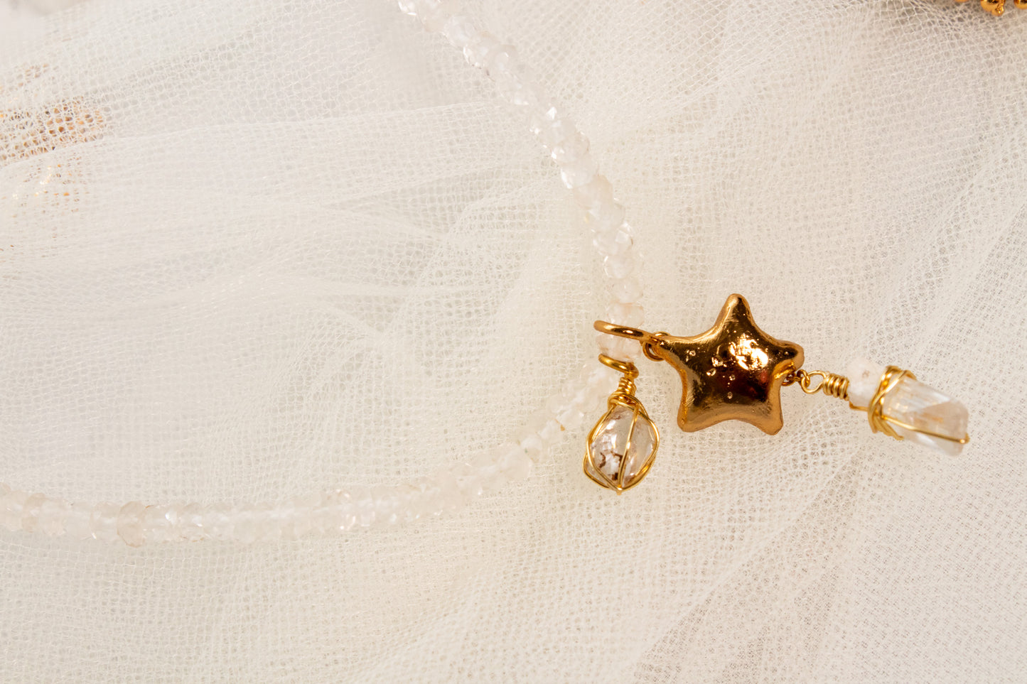 Primer Cielo. Collar con cuarzo blanco, danburita, cuarzo herkimer y dije de estrella