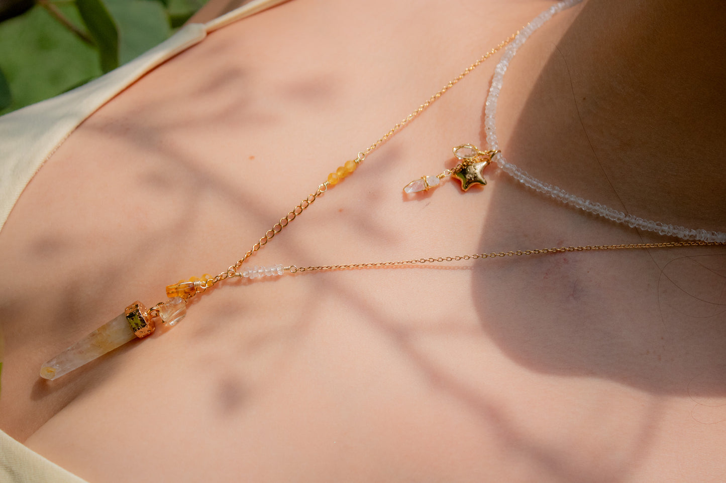 Horizonte Vivo. Collar con cuarzo mango, ojo de gato, cuarzo blanco, citrino y ámbar