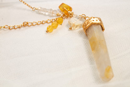 Horizonte Vivo. Collar con cuarzo mango, ojo de gato, cuarzo blanco, citrino y ámbar