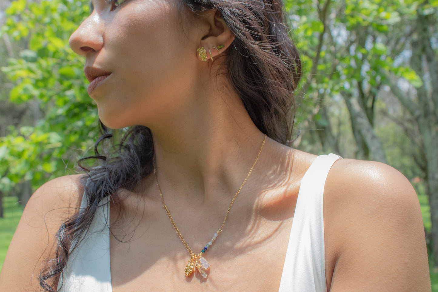 Abrazo. Collar con danburita, kunzita y corazón.
