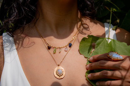 Plural. Collar con granate, peridoto, citrino, cuarzo rosa y sodalita