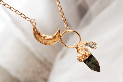 Florecer. Collar con jade, citrino, cuarzo herkimer y conector de media luna