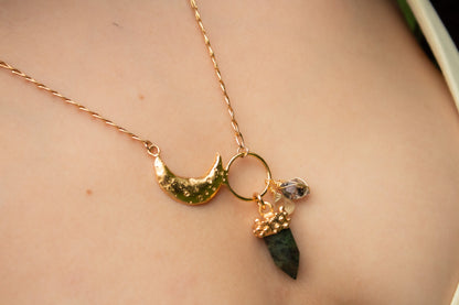 Florecer. Collar con jade, citrino, cuarzo herkimer y conector de media luna