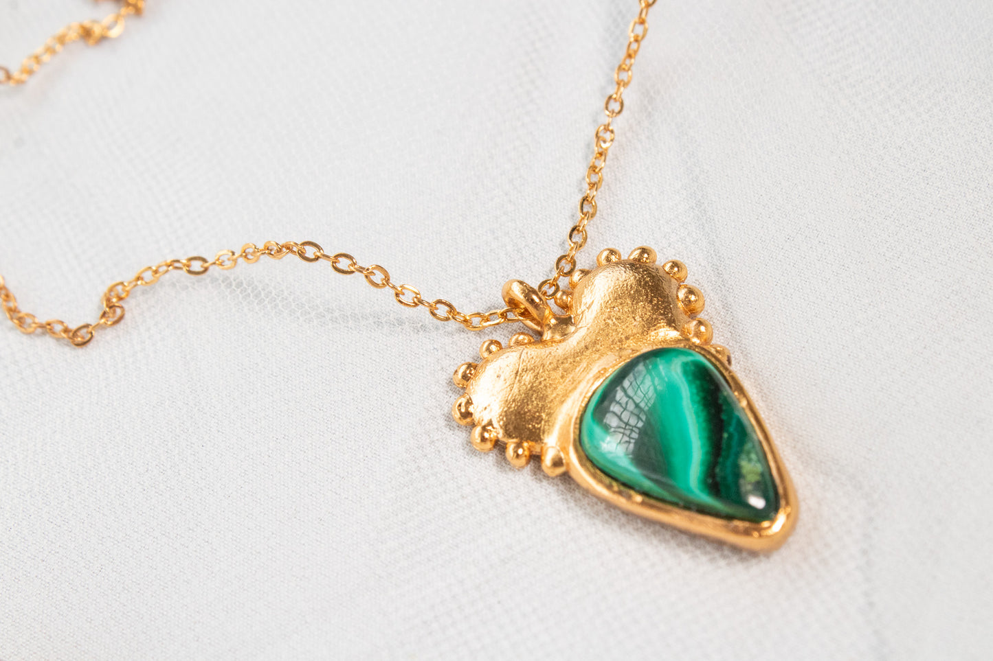 Permanencia. Collar con malaquita natural y corazón