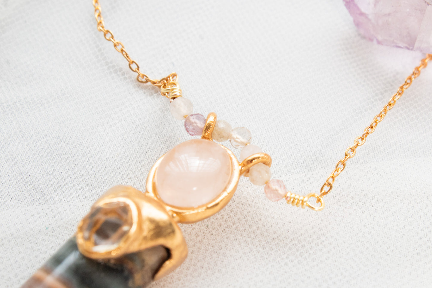 Encuentro. Collar con morganita, cuarzo rosa, cuarzo herkimer y amatista bicolor