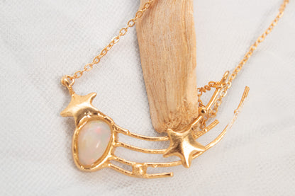 Estela. Collar con ópalo natural y cometa
