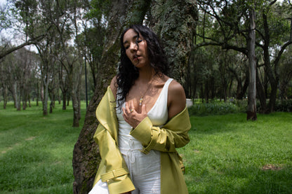 Presencia. Collar con prasiolita, topacio blanco y mano