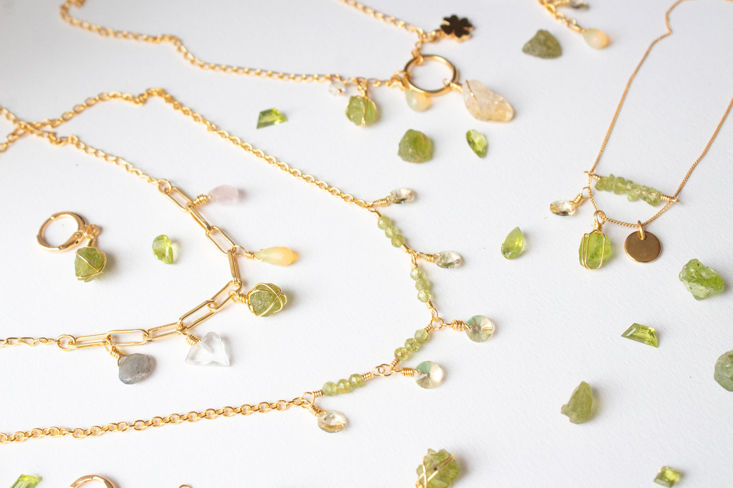 Radiance. Necklace with peridot and swarovskis 