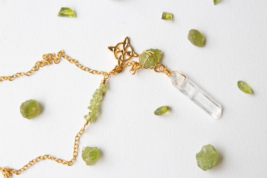 Bonaventure. Necklace with peridot and white quartz