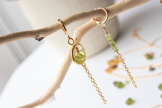 Euphrosyne. Huggies earrings with peridot 