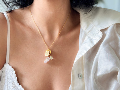 Destino. Collar con dije de la suerte, kunzita y herkimer