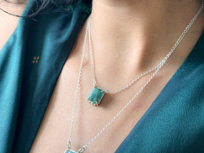 Templo. Collar con esmeralda