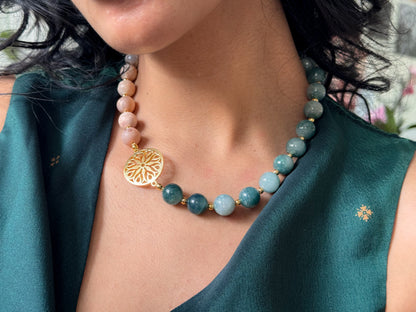 Silencio. Collar con dije de mándala. jade y ágata