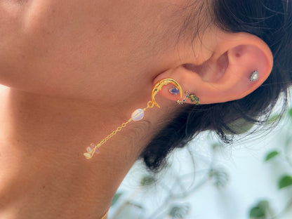 Reflejo. Aretes de luna con ópalos