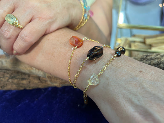 Akna. Bracelet with carnelian agate
