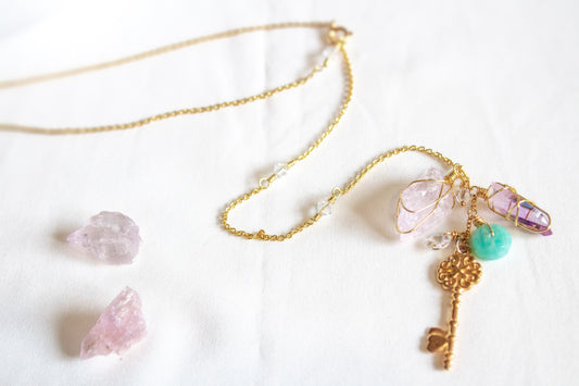 Anahata. Collar con amazonita, kunzita y amatista