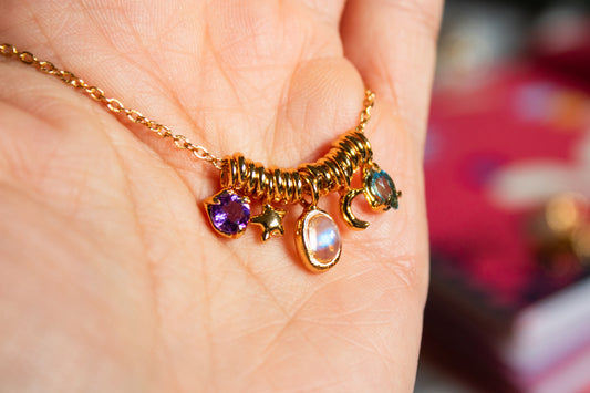 Talismán del amanecer. Collar con charms