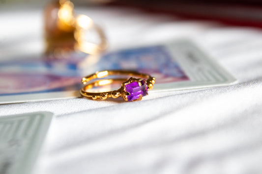 Luz Violeta. Anillo con amatista