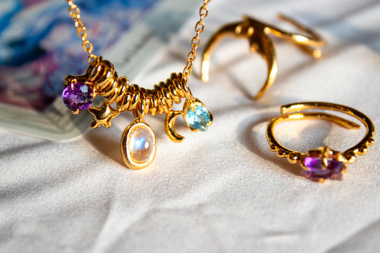 Talismán del amanecer. Collar con charms