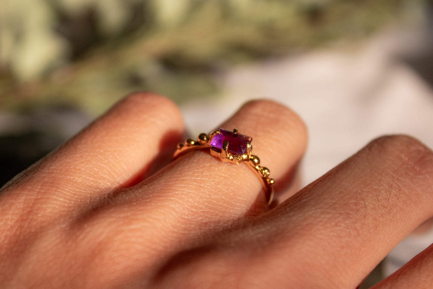 Luz Violeta. Anillo con amatista