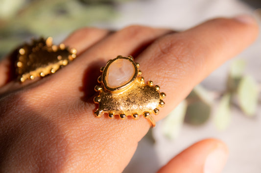 Amor infinito. Anillo con cuarzo rosa