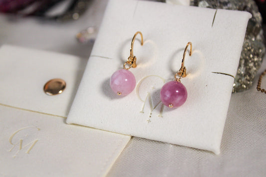 Aretes Huggies de kunzita