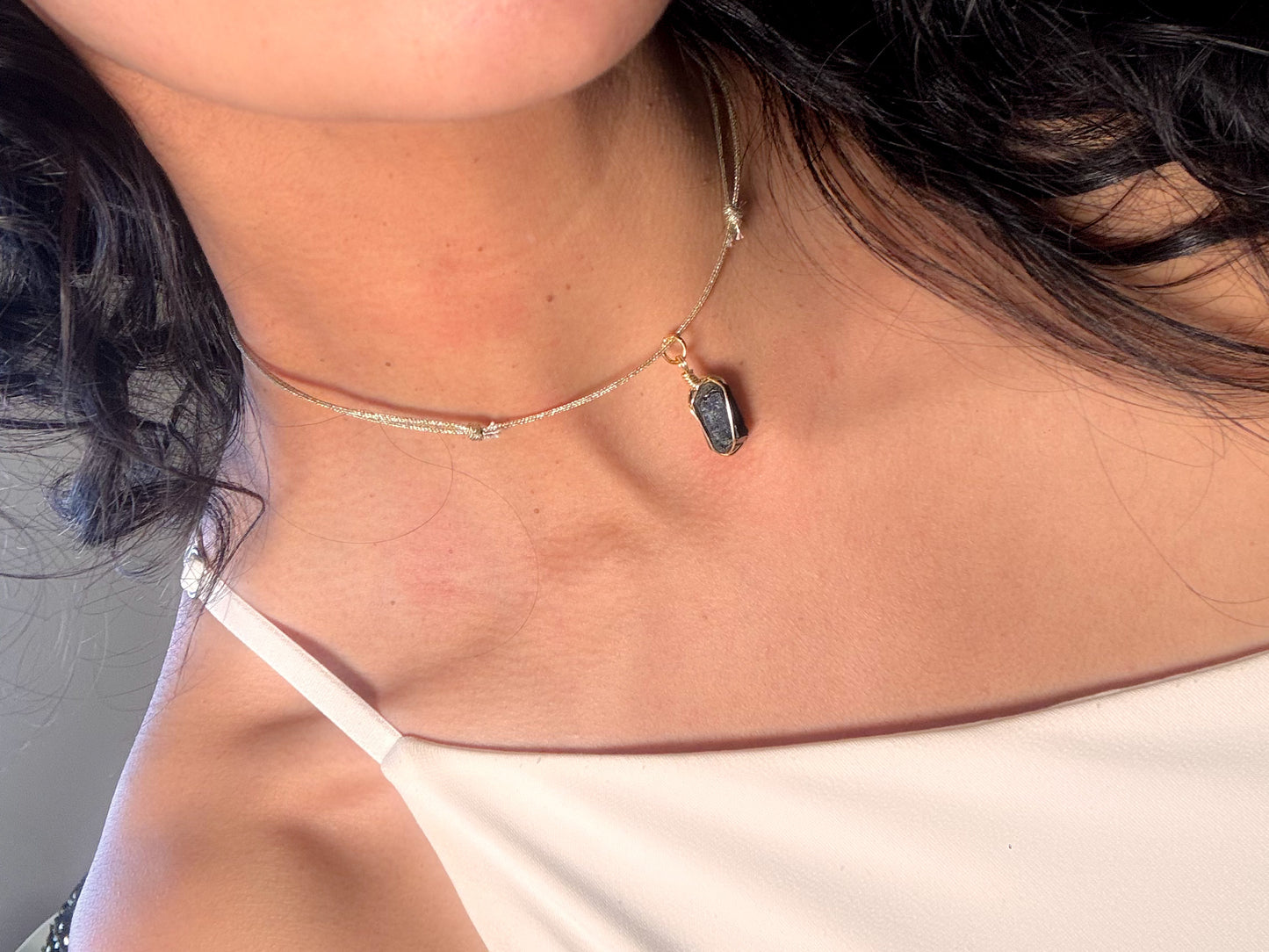 Aura. Collar de cordón con dije a elegir