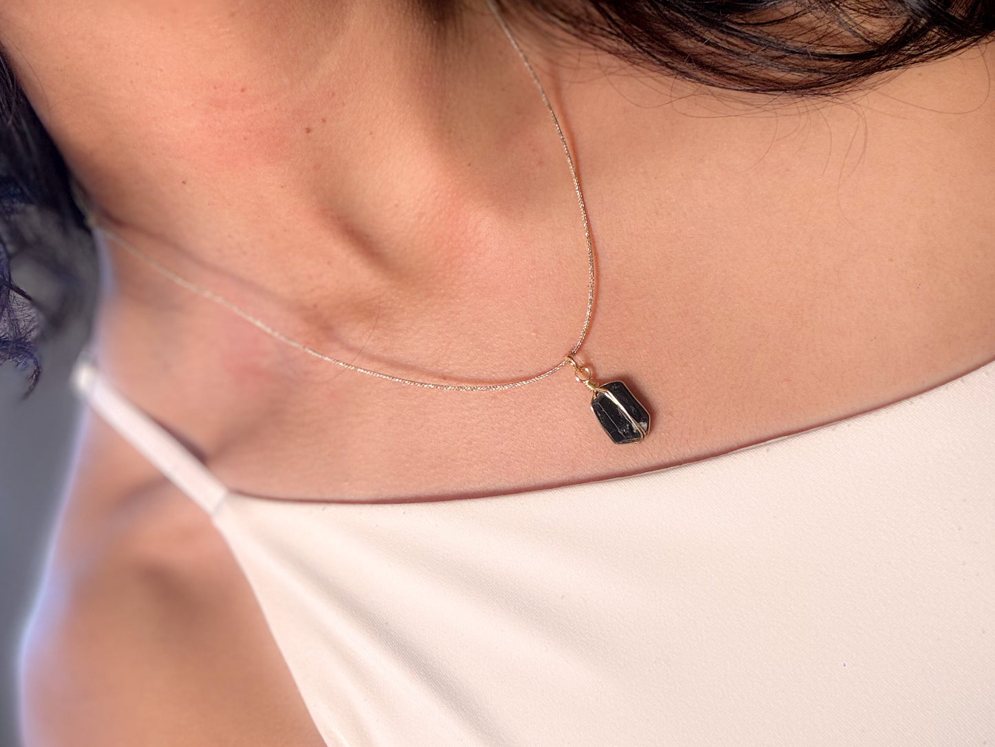 Aura. Collar de cordón con dije a elegir